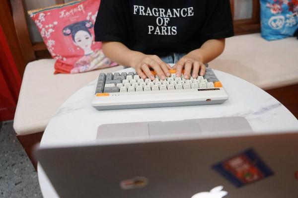 你心中的復古鍵盤是什麼樣的?杜伽三模無線機械鍵盤體驗 你心中的復古鍵盤是什麼樣的?杜伽三模無線機械鍵盤體驗