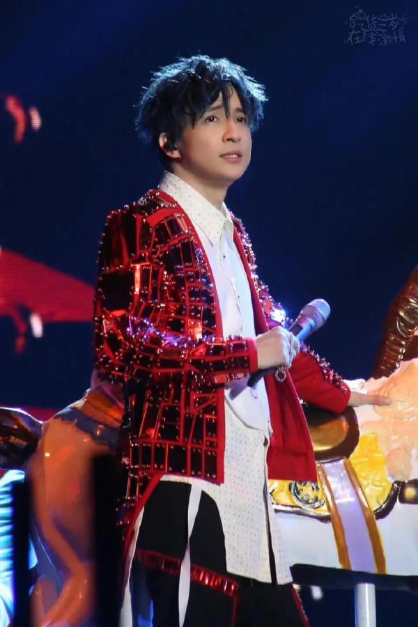 被黃牛坑慘的何止買到假票的粉絲，還有薛之謙