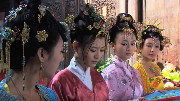 妙齡少女當選屏風美人,被要求遠離男人,守身如玉20年,國產片 妙齡少女當選屏風美人,被要求遠離男人,守身如玉20年,國產片