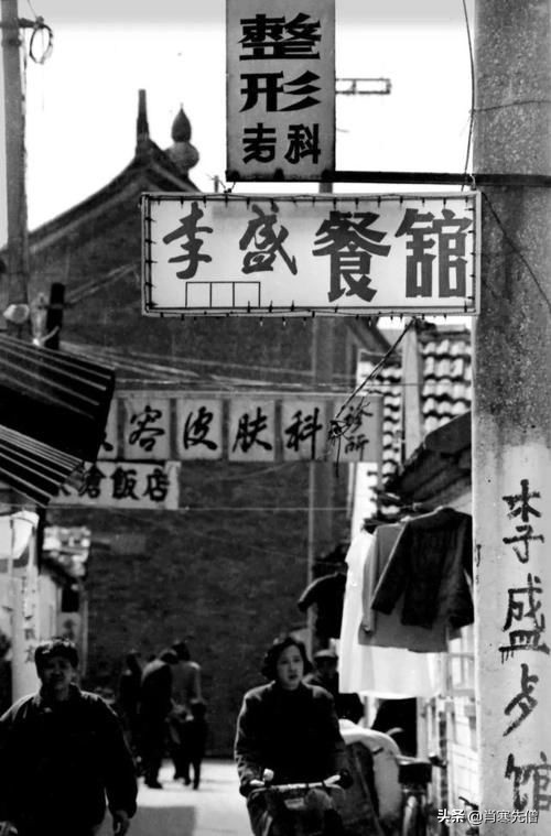 19歲劉振帶母親進城打工，33歲身價百萬，46歲老來得子為何離婚？