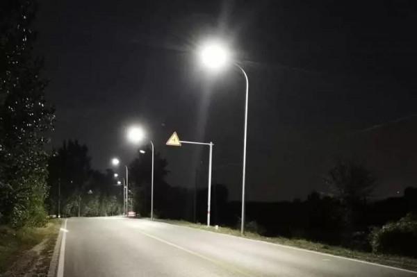 “牛人”艾貽明:高1.25米,19歲創業,22歲娶妻,34歲成億萬富豪 “牛人”艾貽明:高1.25米,19歲創業,22歲娶妻,34歲成億萬富豪