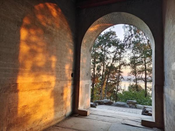 快來頤和園看“金光穿洞”,再晚就錯過了!萬壽山上還有個大金洞 快來頤和園看“金光穿洞”,再晚就錯過了!萬壽山上還有個大金洞