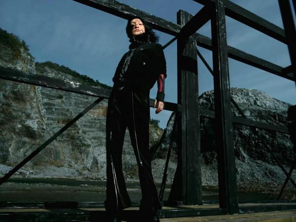 周迅大片來襲,太颯太酷 周迅大片來襲,太颯太酷