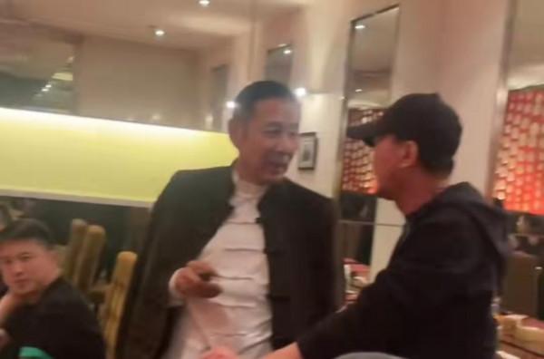 文代會眾星聚會：陳道明吳剛熱聊，杜江喝到臉紅，齊唱祝願祖國好