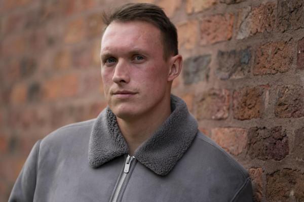 菲爾-瓊斯:渾身是傷,在孩子面前被罵狗屎,這是人生最低谷 菲爾-瓊斯:渾身是傷,在孩子面前被罵狗屎,這是人生最低谷