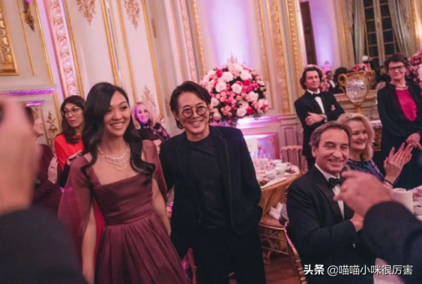 同是李連杰孩子，利智和黃秋燕的女兒，享受的父愛有差別