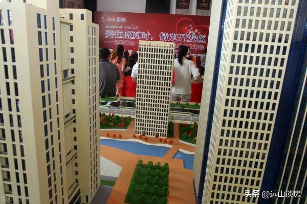 炒房客的&OpenCurlyDoubleQuote;苦肉計&rdquo;，棄房斷供成為避險工具，拋房潮真的來了嗎？