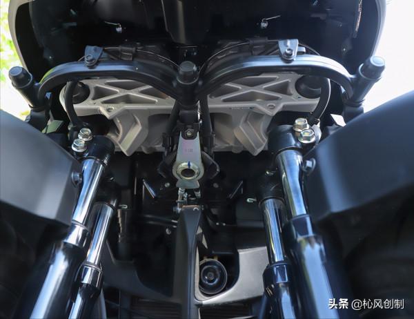 試駕雅馬哈YAMAHA Tricity300!超前部署安全性的三足巨獸 試駕雅馬哈YAMAHA Tricity300!超前部署安全性的三足巨獸