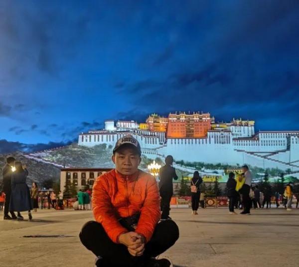 男子騎125摩托用9天時間從連灘西壩開到西藏拉薩，全程4千多公里