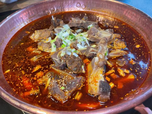 廣受歡迎的雲南火塘火鍋,黃標牛肉真養生 廣受歡迎的雲南火塘火鍋,黃標牛肉真養生