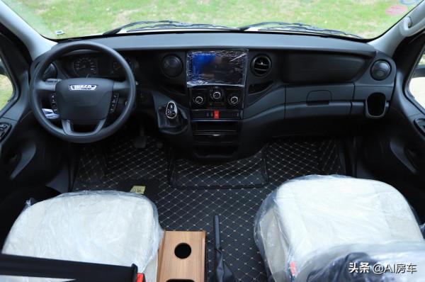 德系合資，6座3.0T動力，油耗8毛/公里，有吃住功能，實拍朗宸T60