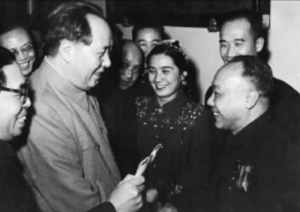 郭啟儒:相聲界的捧哏巨匠,和侯寶林一九分賬,曾為毛主席表演 郭啟儒:相聲界的捧哏巨匠,和侯寶林一九分賬,曾為毛主席表演