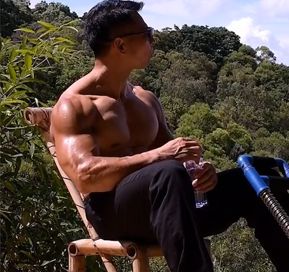 退伍老兵痴迷健身,一身腱子肉走紅網路,被稱為";自然健身第一人"; 退伍老兵痴迷健身,一身腱子肉走紅網路,被稱為";自然健身第一人";