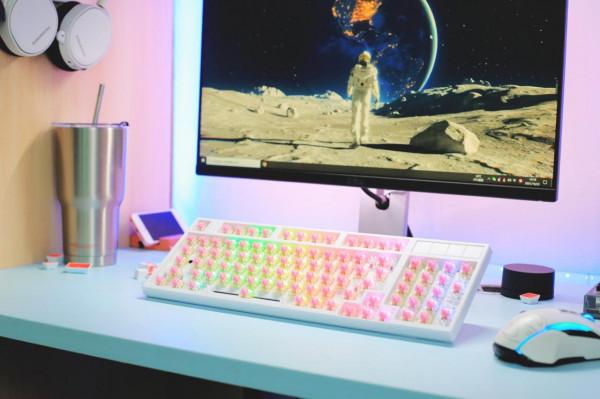 擠爆牙膏，一步到位 HELLO GANSS HS98T無線三模鍵盤