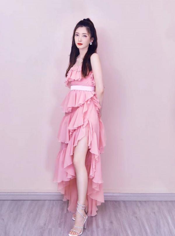 江疏影最新美圖曝光，實在是太漂亮了，美得發光