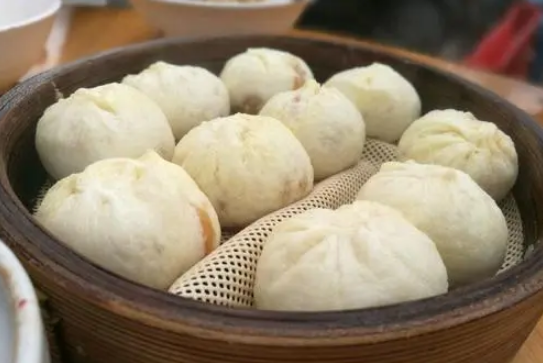 蒸包子饅頭，發麵別隻放酵母，多放“2樣”，潔白膨鬆，香軟筋道