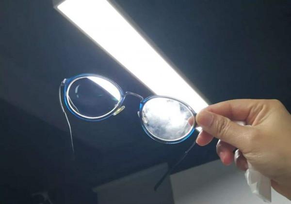 冬季戴口罩，眼鏡易起霧怎麼辦？4種方法，降低你的社死機率