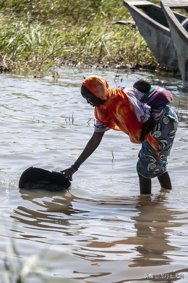 「查德」走進“查德湖”上的島嶼村莊