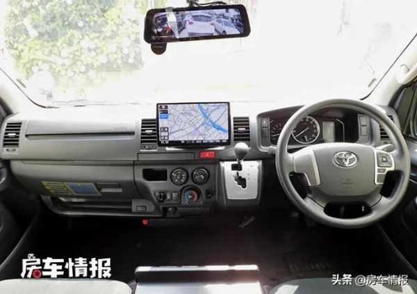 新款豐田房車，麵包車外觀不到5米長省油好開，3口人旅行也能住下