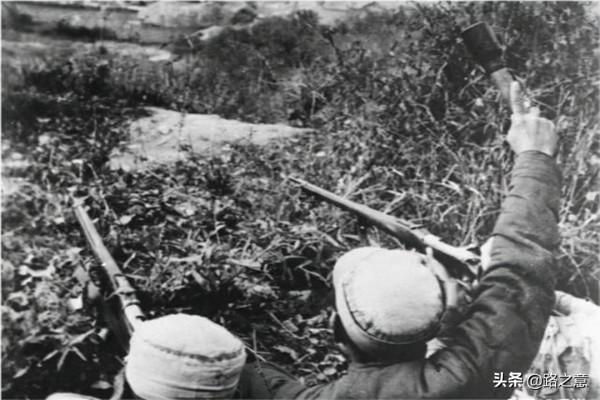 獨臂英雄：立過27次功，得過兩枚“人民功臣”獎章，3次通令嘉獎