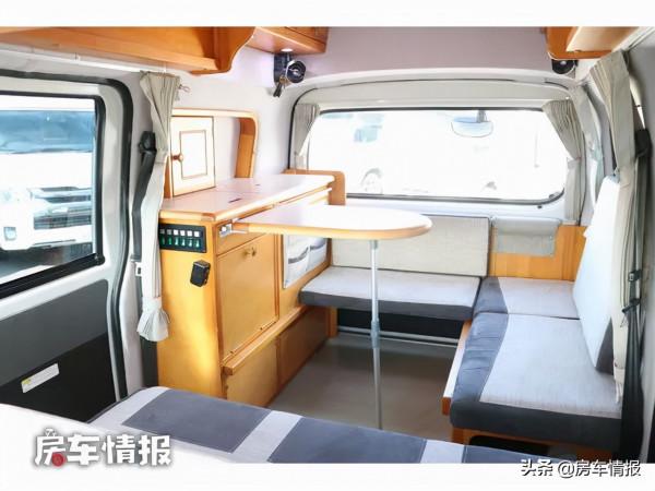 新款豐田床車,長度僅4米配1.5L動力,車裡居然有客廳和兩張床 新款豐田床車,長度僅4米配1.5L動力,車裡居然有客廳和兩張床
