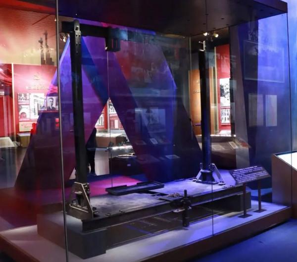 看百年黨史展，憶崢嶸保密事