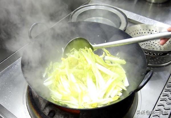 在家不用高湯也能做出上湯娃娃菜，多加這個調料，味道一樣鮮香