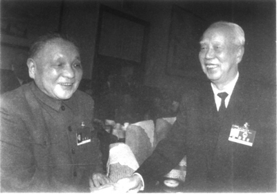 他官至正國級，擔任多年副總理，把長子送去勞動，讓幼子駐守邊疆