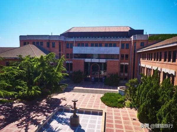 清華大學一日遊，校內有萬泉河、水木清華園，還有荷塘月色近春園