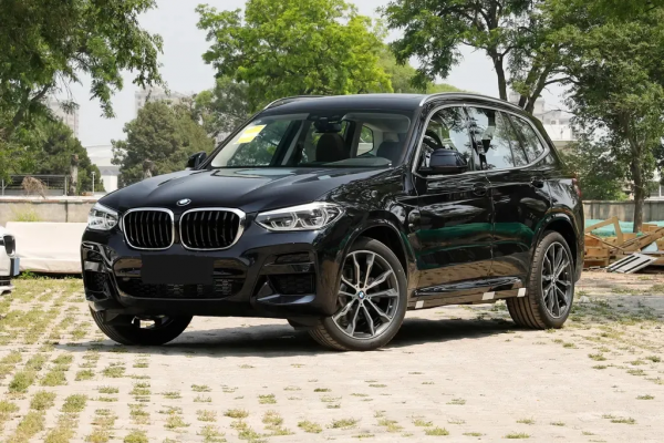 中型SUV寶馬X3，標配8AT+防爆輪胎，典型的豪華車