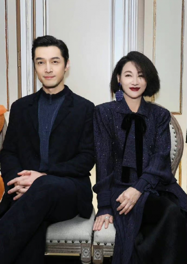 惠英紅與胡歌罕同框,短髮爆炸頭氣場強大,兩人相差22歲似同齡人 惠英紅與胡歌罕同框,短髮爆炸頭氣場強大,兩人相差22歲似同齡人