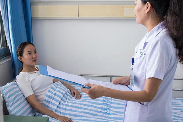 缺牙的朋友？是選擇烤瓷牙還是種植牙？補牙後的怎樣日常護理