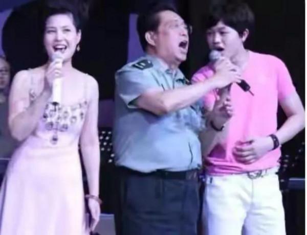 “四大名爹”之稱的李雙江,八十歲還在玩命演出 “四大名爹”之稱的李雙江,八十歲還在玩命演出