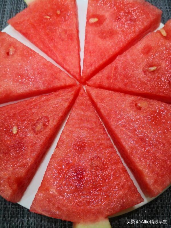 每天早餐不重樣，南瓜多層肉餅搭配新鮮果蔬，營養全面身體棒