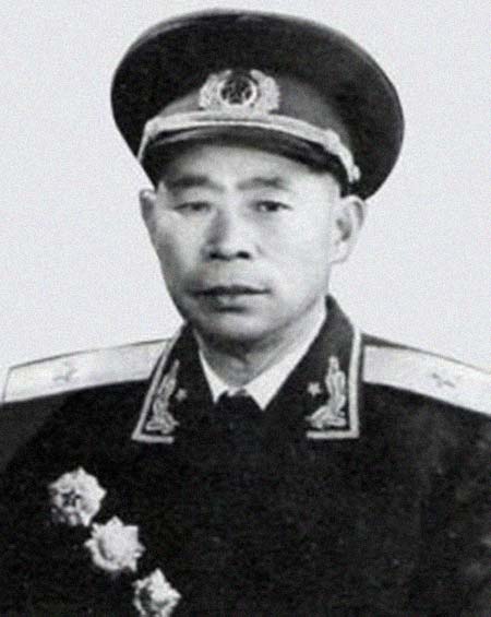 奇襲陽明堡,機槍聲突然停了,機槍手正砸飛機尾巴,營長哭笑不得 奇襲陽明堡,機槍聲突然停了,機槍手正砸飛機尾巴,營長哭笑不得