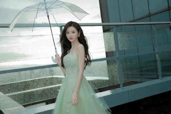 究竟是誰在捧？這幾位明星，資源好得令人羨慕，可惜就是捧不紅