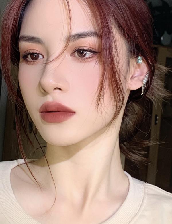 秋天通勤塗這幾支口紅,優雅又高階,讓你在辦公室裡脫穎而出 秋天通勤塗這幾支口紅,優雅又高階,讓你在辦公室裡脫穎而出