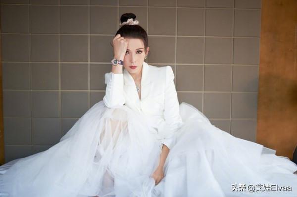 甄嬛後宮時隔10年同框,蔡少芬穿禮服抹平9年年齡差,孫儷被秒殺 甄嬛後宮時隔10年同框,蔡少芬穿禮服抹平9年年齡差,孫儷被秒殺