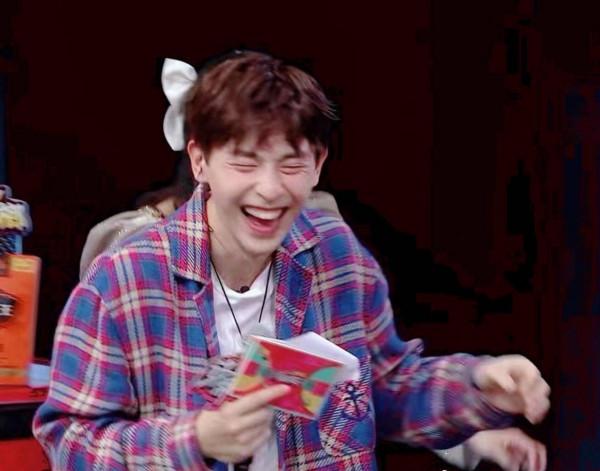 還以為鄧倫坐樹上了,盤點鄧倫那些搞笑的錯位神圖 還以為鄧倫坐樹上了,盤點鄧倫那些搞笑的錯位神圖