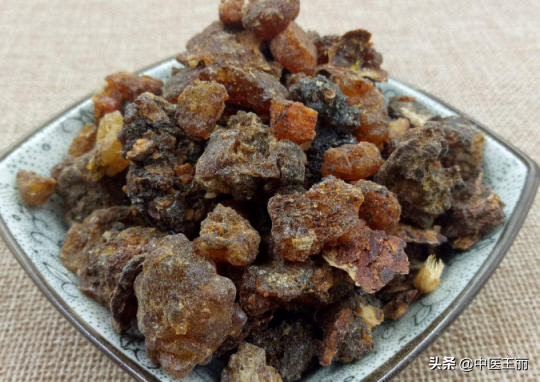 簡單四味中藥，助你緩解背疼、腰疼、腿疼、四肢麻木，減少痛苦