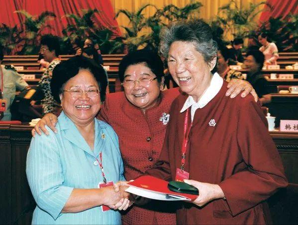 她是國軍將領之女,前途無量為何要革命?又因何成為新中國副總理 她是國軍將領之女,前途無量為何要革命?又因何成為新中國副總理