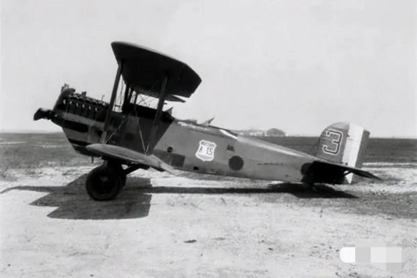 轟炸紅軍的蔣軍主力飛機，道格拉斯O-2MC雙翼偵察機