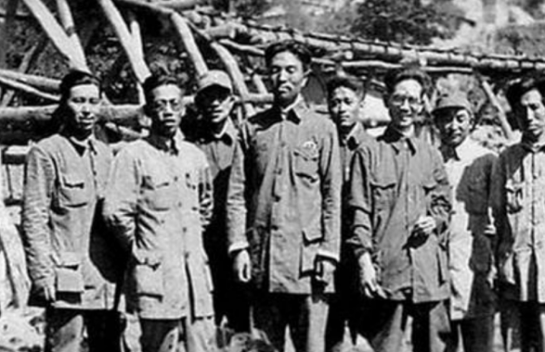 他曾任國家經委第一副主任，23歲正處，32歲副部，36歲任省委書記