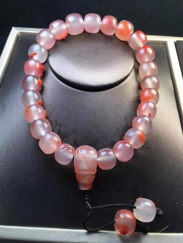 鴻運當頭俏色巧雕！手持