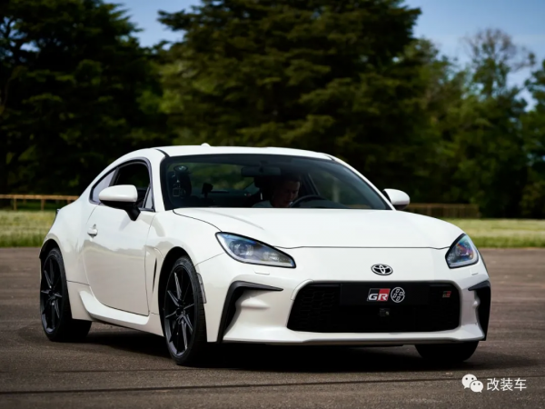 國產豐田卡羅拉也有GR SPORT套件，原廠改裝化身“西裝暴徒”？