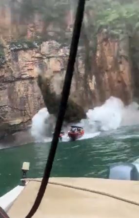 巴西峽谷坍塌，巖壁砸向遊船，導致7人死亡3人失蹤