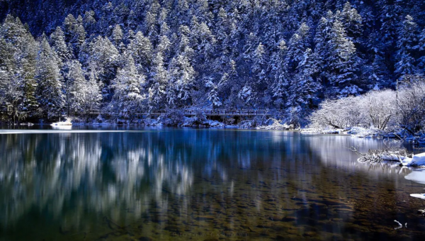 四川人看藍冰奇觀,不用再去貝加爾湖了,就在川西這個免費冷門地 四川人看藍冰奇觀,不用再去貝加爾湖了,就在川西這個免費冷門地
