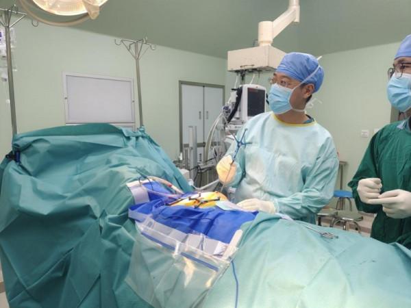 腋窩下開口兩釐米切癌保乳，精準導航下乳腺也能做腔鏡手術