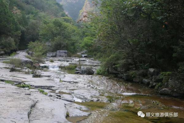 十渡最有名的必去景區，可以漂流、竹筏、爬山、玩水