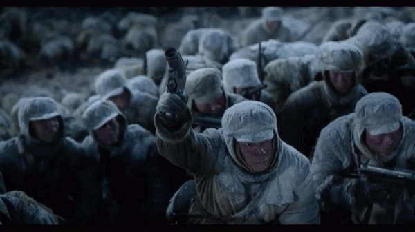 把《英雄兒女》跟《長津湖》放在一起看，兩部電影的差別就出來了